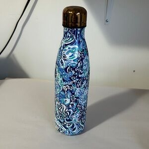 Swell Lilly Pulitzer Blue and White Artistic Water Bottle with Gold Cap